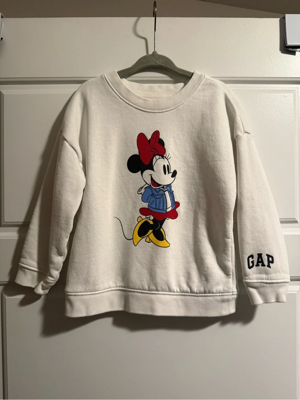 GAP Cream Sweatshirt with Minnie Mouse Graphic